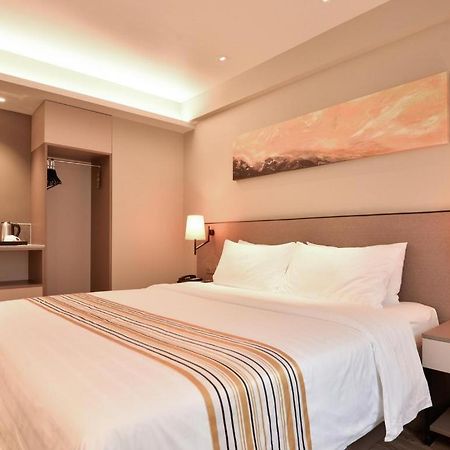 Home Inns Plus Shanghai Xujiahui Branch Exterior photo