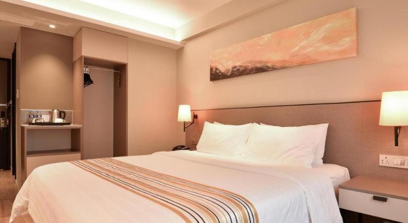 Home Inns Plus Shanghai Xujiahui Branch Exterior photo